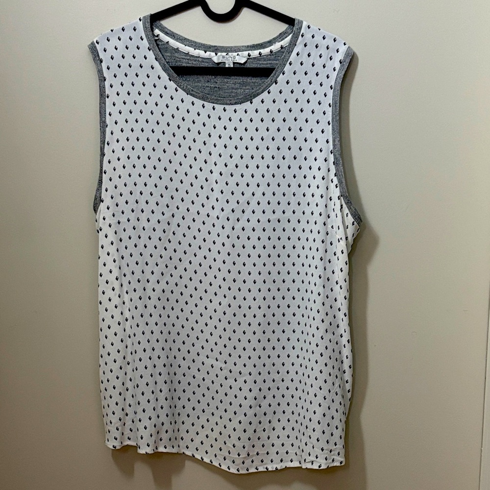 Alfred Sung Sleeveless XLG Womens White, Gray, & Black diamond pattern Top!